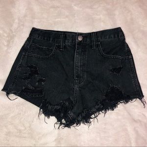 DISTRESSED HIGH WAISTED HOLLISTER SHORTS